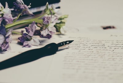 ペンとお花と手紙